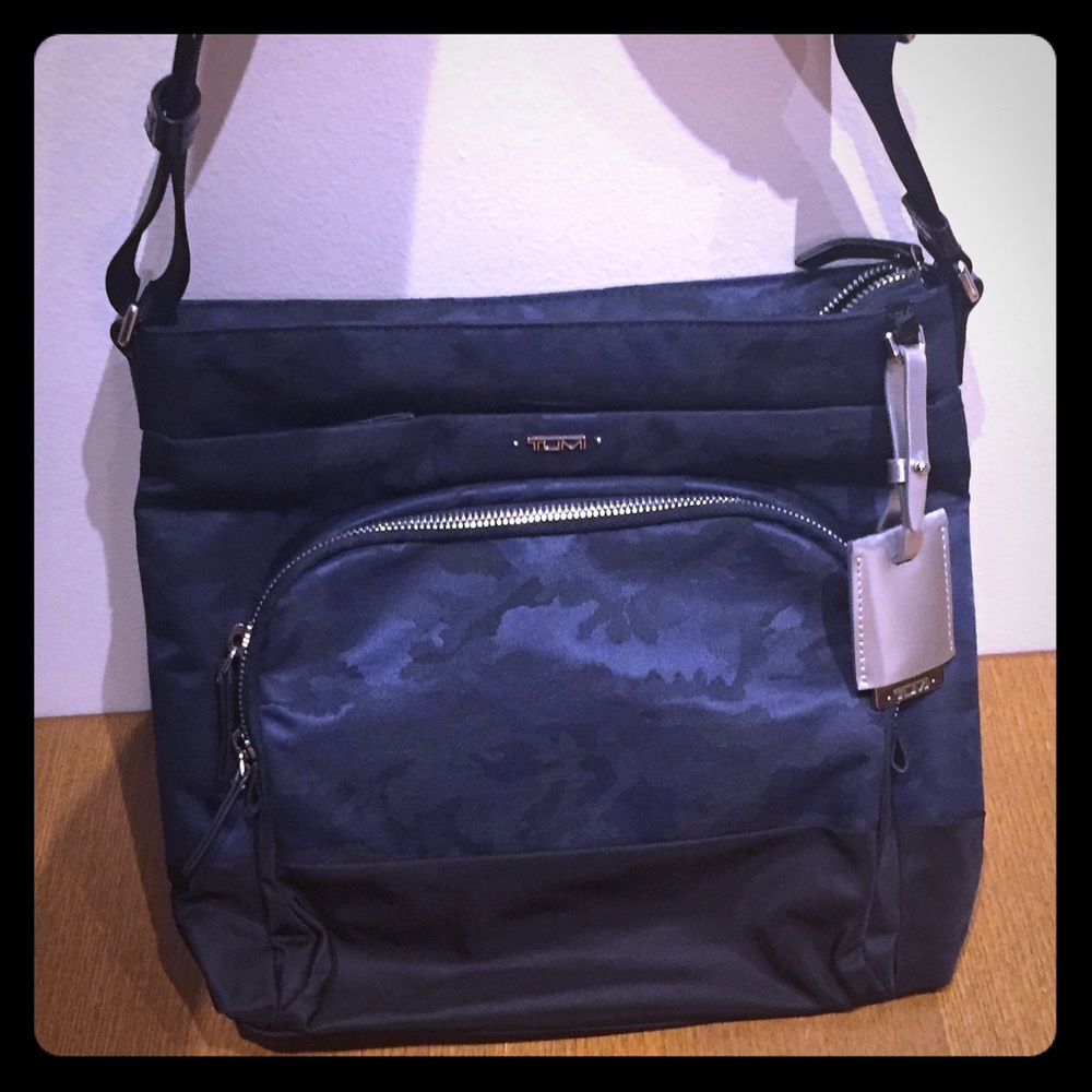 Voyageur tumi crossbody